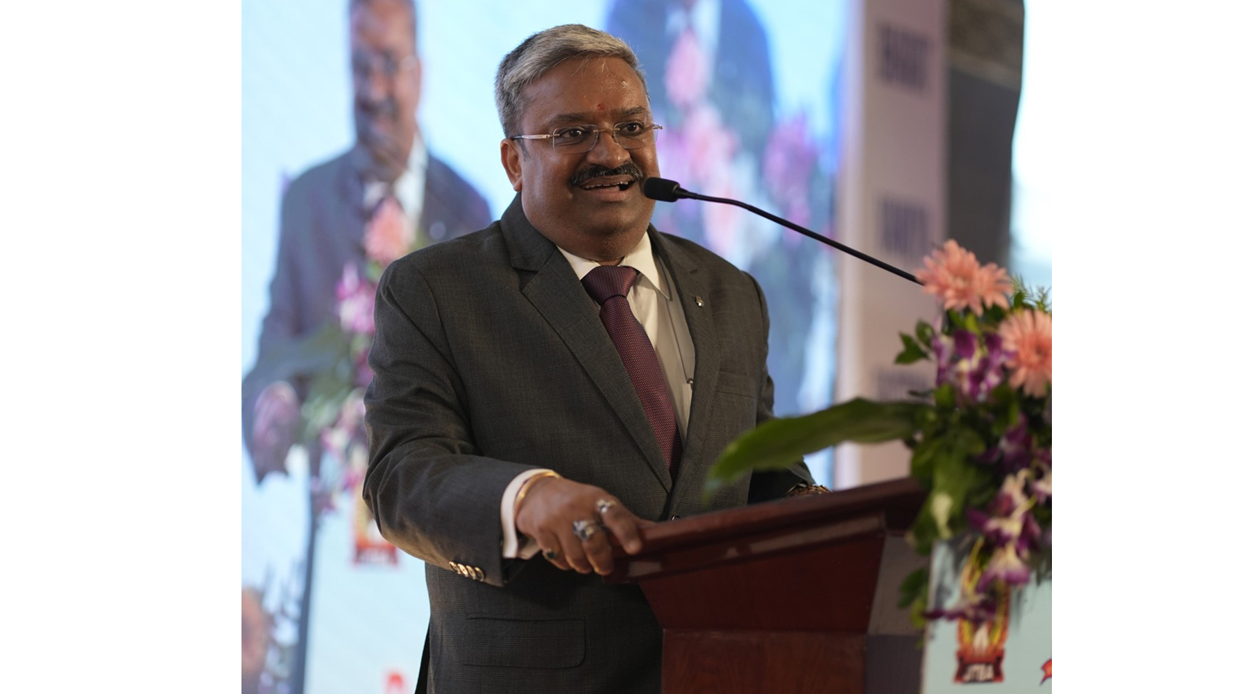 Shri Anand Pasari, Convenor, Conference Committee delivering welcome address.