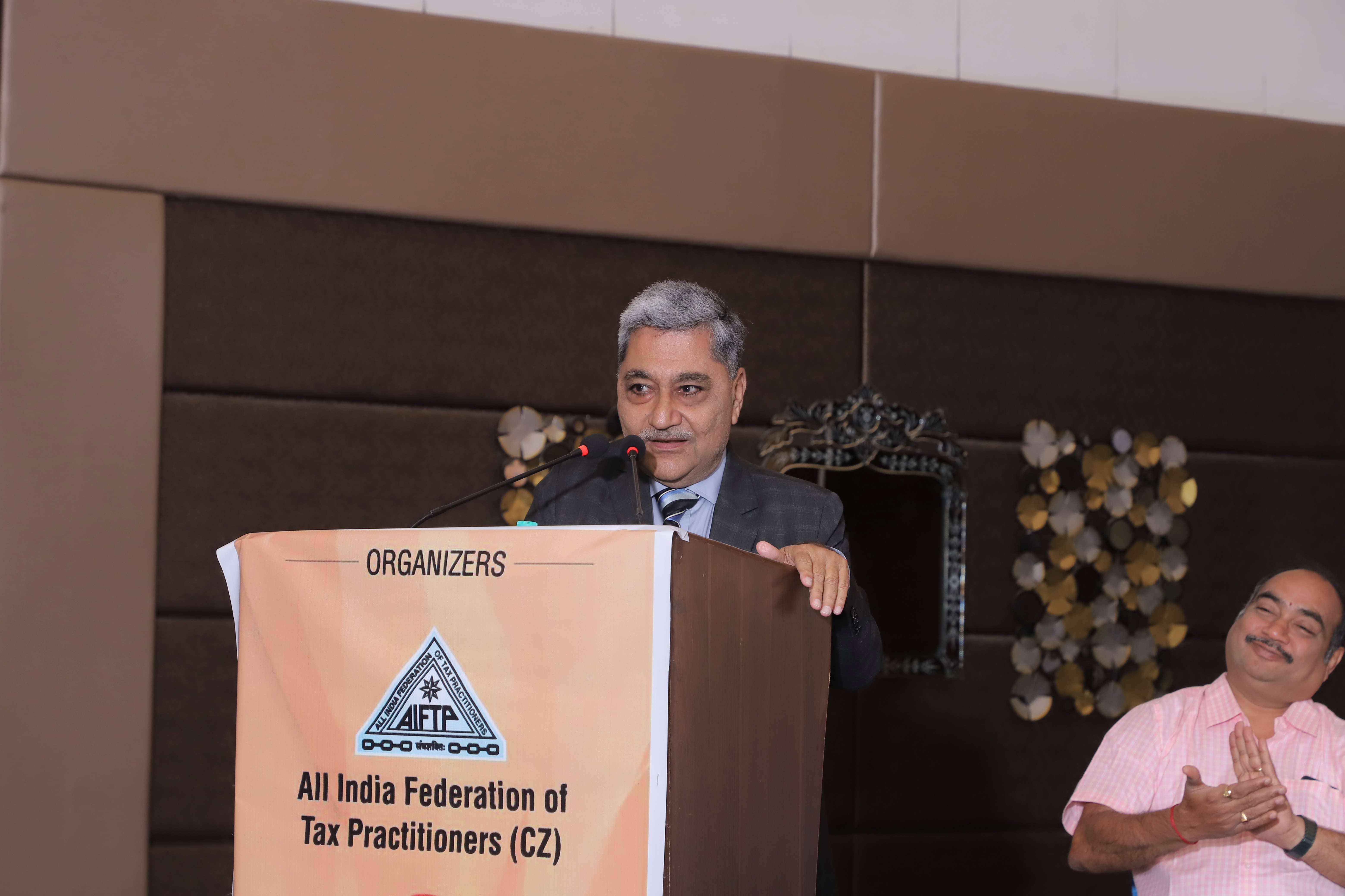 Shri Samir Jani, National President, AIFTP addressing the gathering as Guest of Honour. 