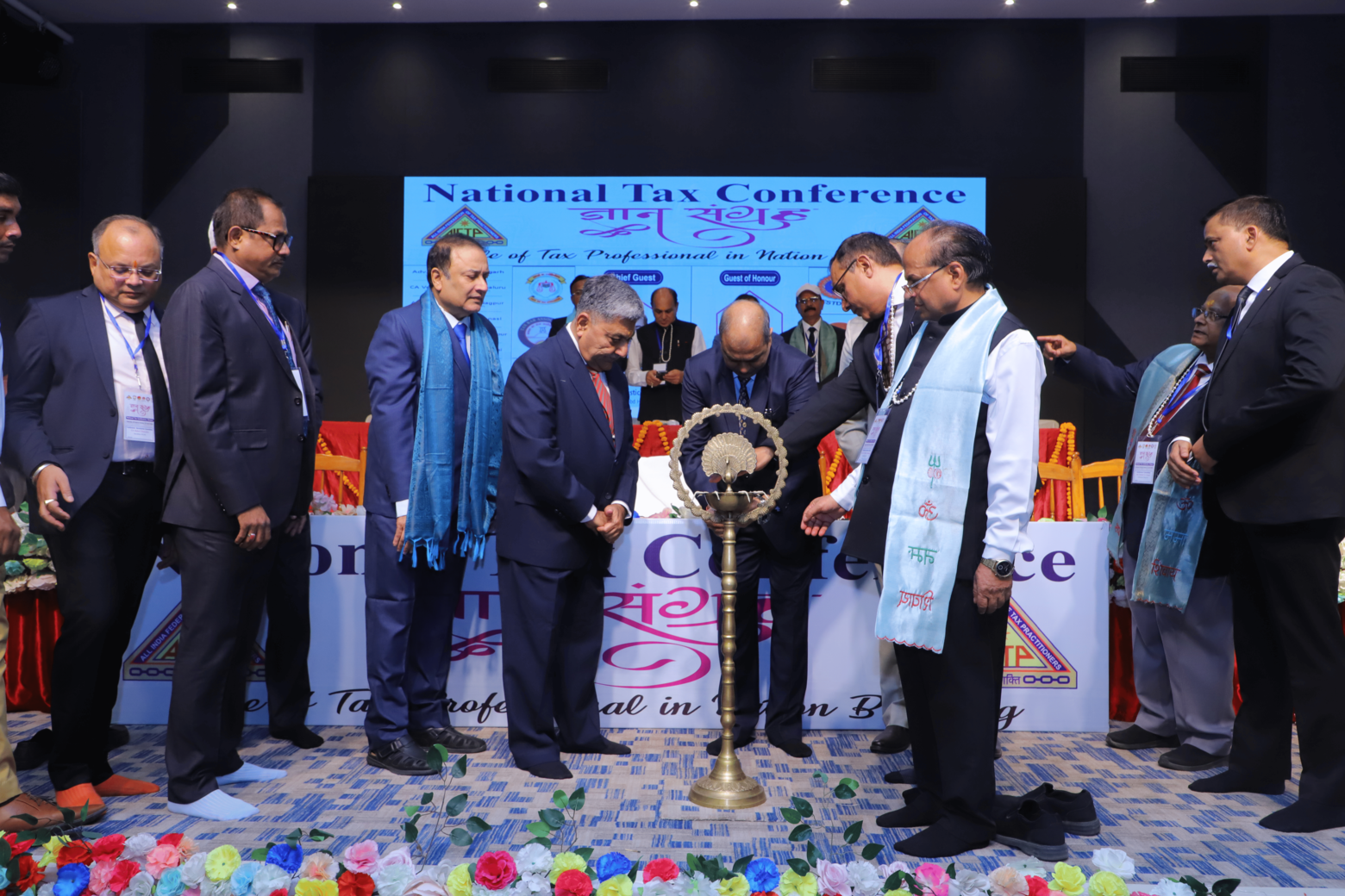 Hon’ble Mr. Justice Vivek Birla, Judge, Allahabad High Court, Chief Guest inaugurating the conference by lighting of lamp. Also seen S/Shri Samir Jani, National President, AIFTP and other Office Bearers of AIFTP and other local associations.