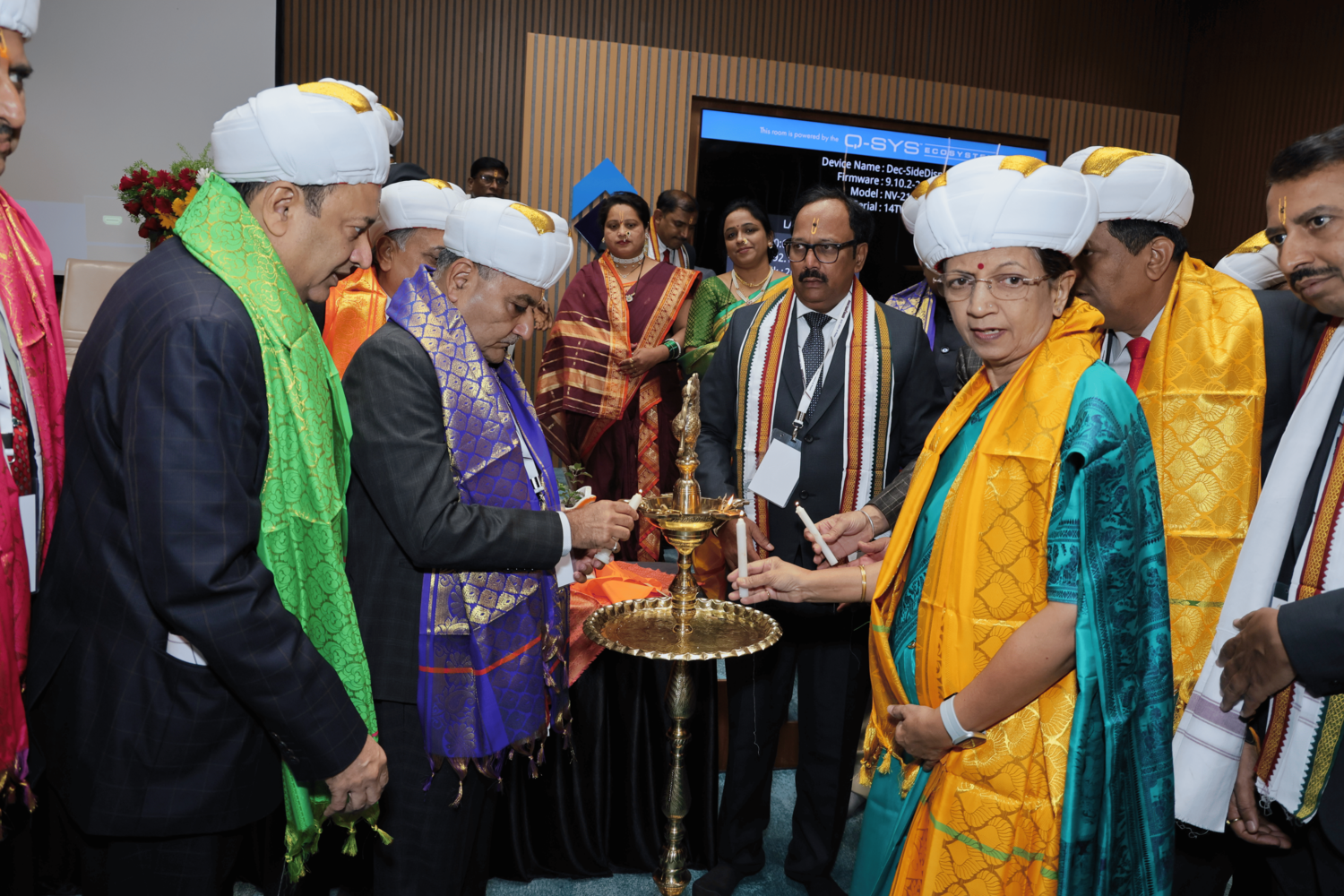 Shri Samir S. Jani, National President, AIFTP & Chief Guest inaugurating the conference by lighting of lamp. Also seen Smt. Nikita Badheka, Past President, AIFTP, other Office Bearers of AIFTP and other local associations.
