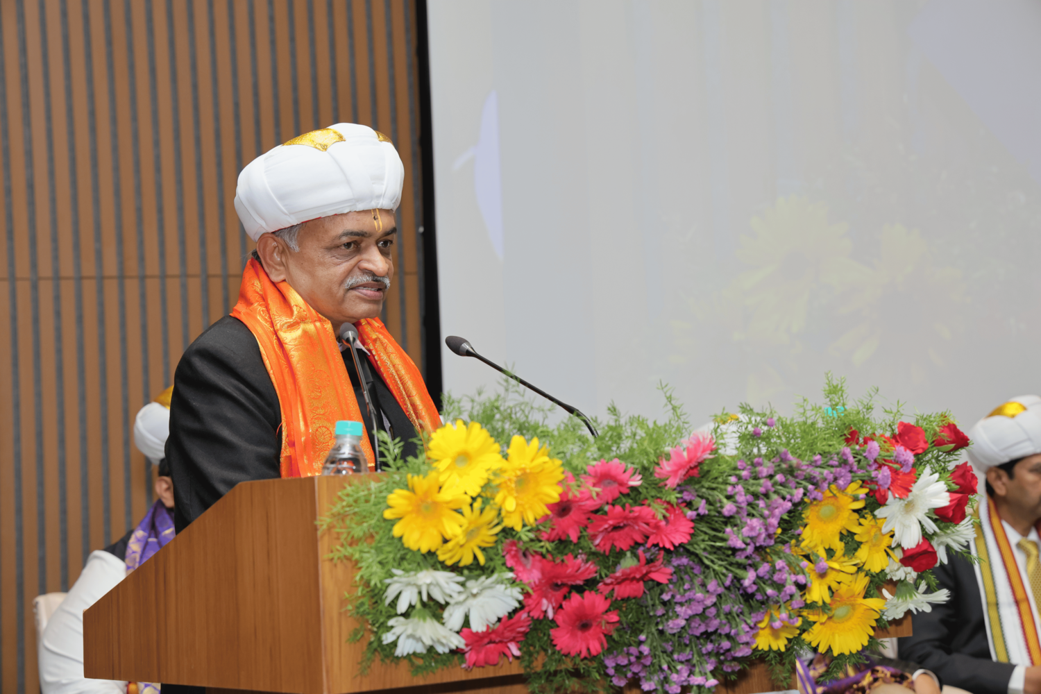 Shri Bhaskar B. Patel, Treasurer, AIFTP addressing the gathering.