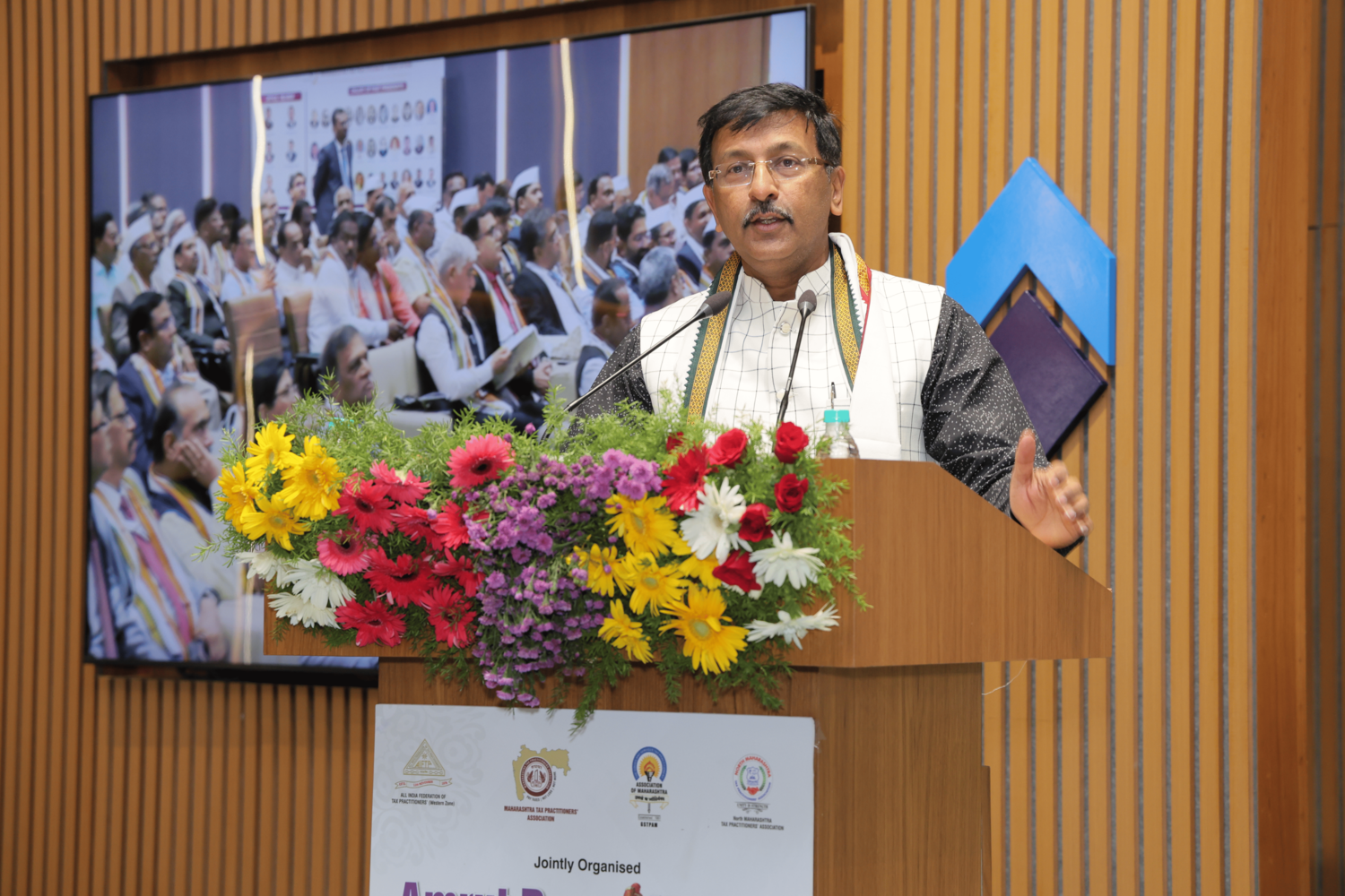 Shri Deepak R. Shah, Chairman, Website Committee addressing about the new launch of our website i.e. www.aiftponline.org